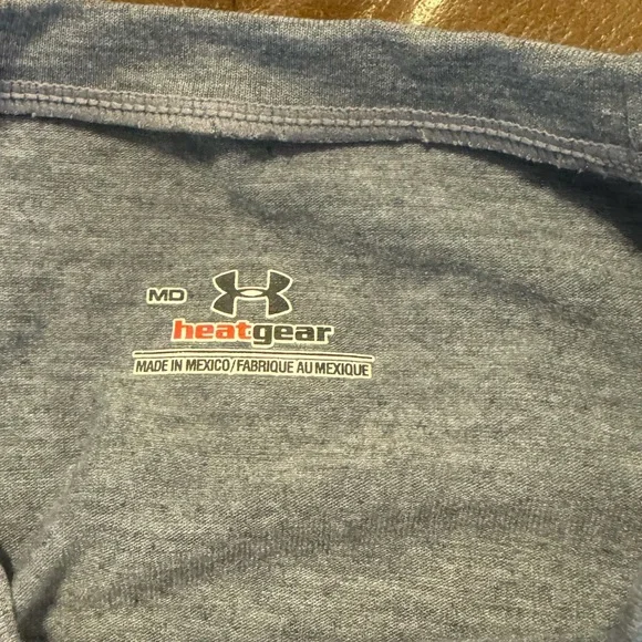 Under Armour grey LS power in pink women’s shirt. Cancer awareness. 🩷🩷 - Picture 5 of 6